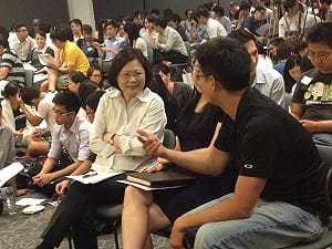 與青年對談 蔡英文：自己的工作自己創造