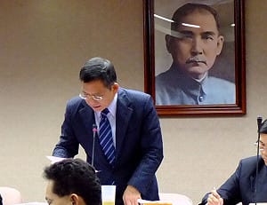 政黨法1條未審  吳育昇竟宣布擇期處理