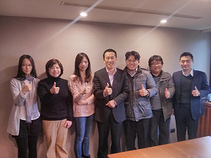 按讚不夠  洪慈庸為顧立雄比「讚」