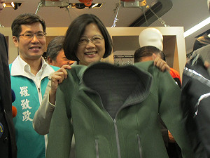 小英：朱立倫怎麼了？  要打藍綠歸隊牌