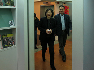 假發票  小英：別用國家大帽子綁住學者