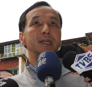 圖利岳父？朱立倫：民眾眼睛都是雪亮的