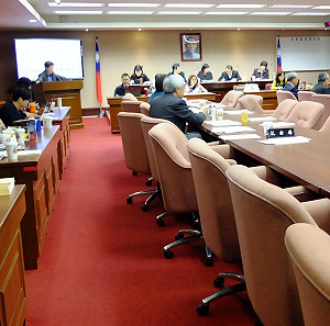 綠批藍公聽會違法  張慶忠宣布散會