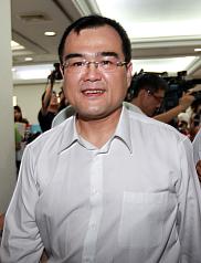 陳冲指示蒐證  林益世今請假一天