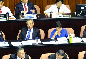 賭上烏紗帽  邱文達：2週內結束餿油事件 　