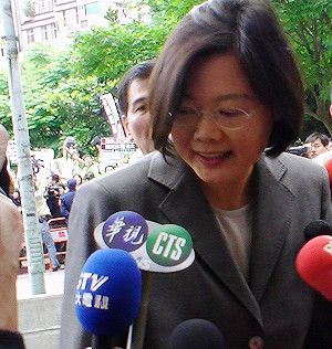 府設人權委員會 蔡英文批馬：就任3年才想到