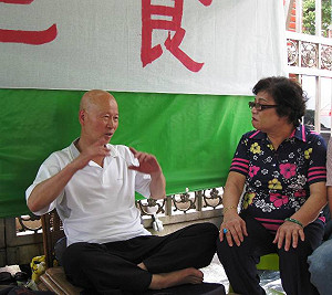 絕食滿3天  許信良顯疲態 腳步蹣跚