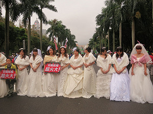 「主人拿馬沒辦法?」火大遊行出發