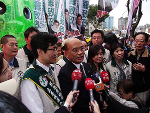 蘇貞昌陪羅致政登記  籲好人才接棒