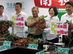 民進黨促銷農產品  吃荔枝可以救台灣