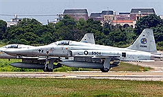 直升機發現戰機殘骸 全力搜尋F5飛官