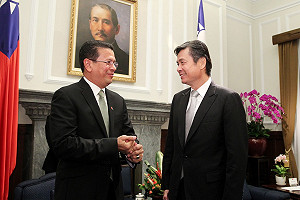 金溥聰今露面  間接證實健康沒問題