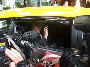 搭小黃趴趴走  吐瓦魯大使：大眾運輸很方便