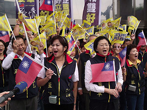 兄弟鬩牆？雷倩邱珮琳在雙和登記參選