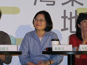 我會聽歌、但唱兩句？小英：不要為難我啦