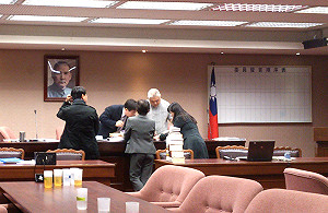 建商出身  綠委杯葛張慶忠審都更