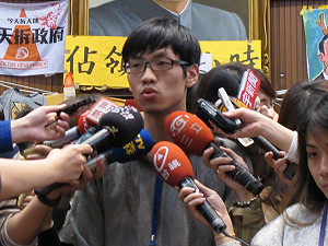 退場？學生：最快今天傍晚有初步結論