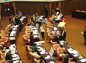 藍證所稅付委  綠推證交稅多1/1000