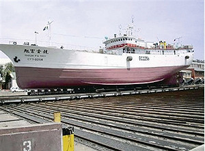 「旭富一號」船員獲釋  中軍艦代接人