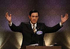 糗！馬要說逆風高飛  竟唸成「逆轟高灰」