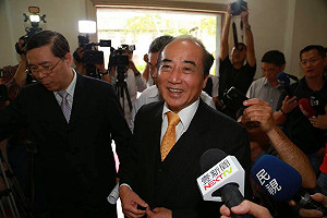 馬英九呼公道伯  王金平：跟著你們叫的