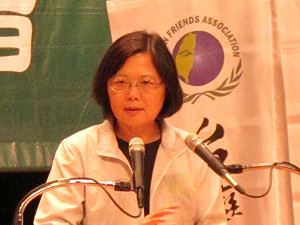 立委拿到6、70席？小英笑稱：太超過了