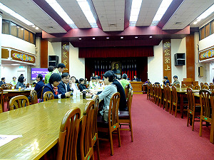 藍願退服貿回委員會  綠：只是基本款