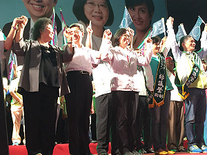 英仁配旗山合體  小英：找回人民信任