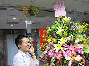 票還沒開完  馬英九就送花祝蔡英文當選