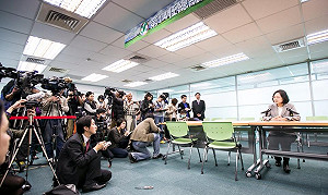 聲明沒中華民國 藍：蔡英文選哪國總統？