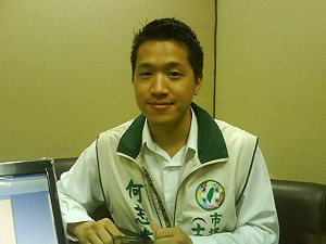 何志偉勇闖議會  母薛凌春節陪跑攤