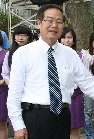 內政部2度駁回李朝卿復職案