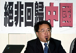 中生納健保「躁進」吳秉叡道歉