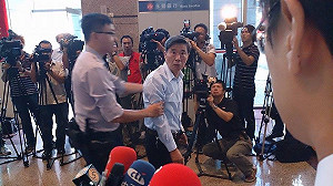 「跳船鑿洞都是官」 黨員嗆國民黨散掉好了