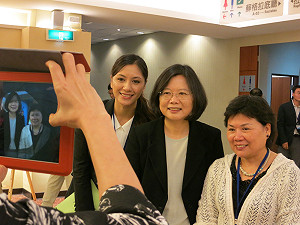 小英：支持國是會議者都該走出來