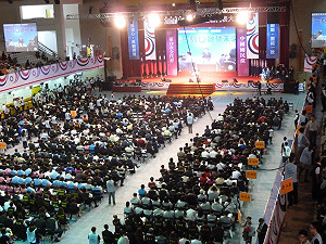 同樣是鼓掌通過