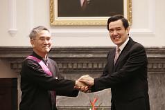 說風涼話？龍應台：部會輪流失火 可喘口氣