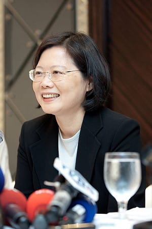 為簡余晏站台  小英：北市不讓藍八仙過海