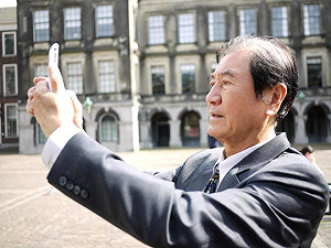 進立院被擋  80歲陳唐山憤而爬牆