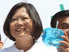 募小錢  蔡英文：讓小豬對抗大怪獸