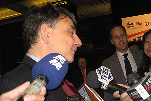 雙英同場飆英文  司徒文：不評論他們英文