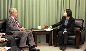 見薄瑞光 小英：民進黨會持續促進兩岸交流