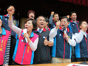 藍佔領主席台  綠將以侵佔公物移送藍委