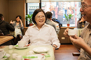 蔡辦：小英沒有領年終獎金問題