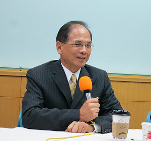 民進黨向中間靠攏？游錫堃不認同