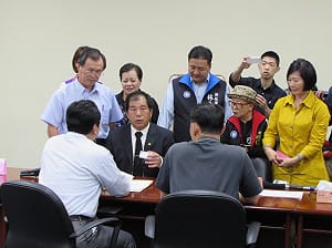 強硬代朱領表 新北議員：用我們身分證行嗎？