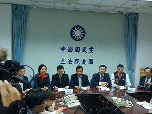 綠拒審兩岸互設辦事處  藍批政治酒駕