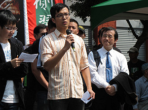 許立：沙漠野百合僅是個聊天社團