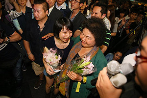 高雄反服貿行動 陳菊獻上敬意