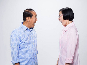 競選照張嘴扮俏皮 徐欣瑩：現在流行萌